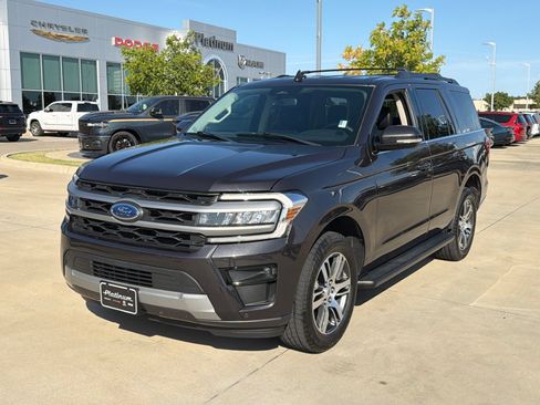 Used 2024 Ford Expedition XLT RWD image 9