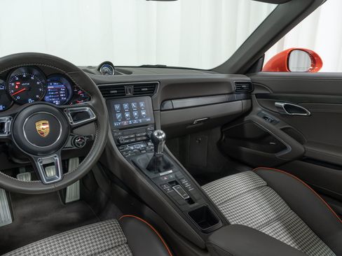 Certified 2018 Porsche 911 Targa 4 GTS AWD/4WD image 25