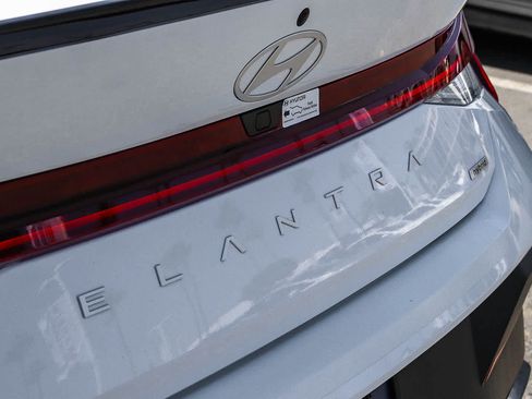 Used 2025 Hyundai Elantra SEL FWD image 12