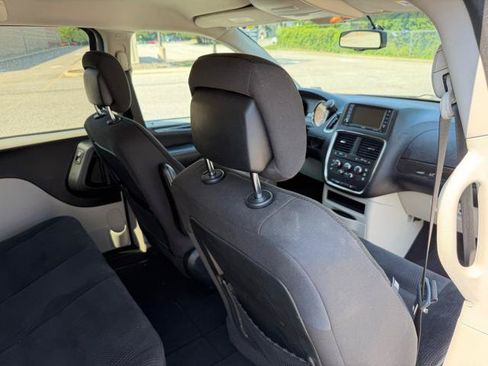 Used 2017 Dodge Grand Caravan SE w/ Power Window Group FWD image 16
