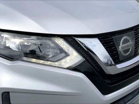 Used 2017 Nissan Rogue SV image 29