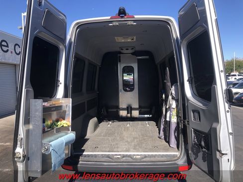 Used 2015 Mercedes-Benz Sprinter 2500 image 23