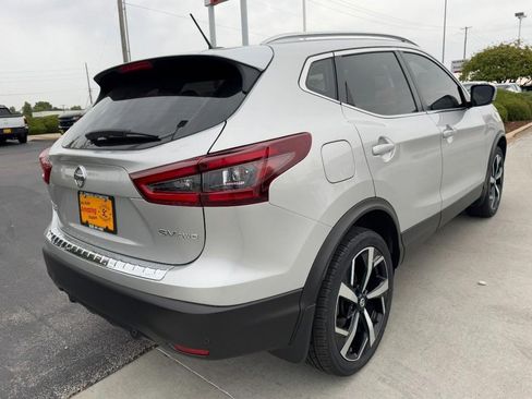 Used 2022 Nissan Rogue Sport SV image 3