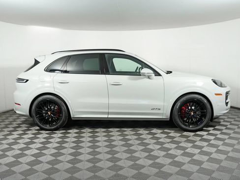 New 2026 Porsche Cayenne GTS AWD/4WD image 8
