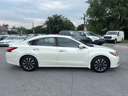Used 2016 Nissan Altima 2.5 SL w/ 2.5 Technology w/LED Package FWD image 5