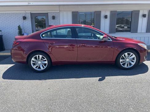 Used 2017 Buick Regal Premium w/ Driver Confidence Package #2 image 4