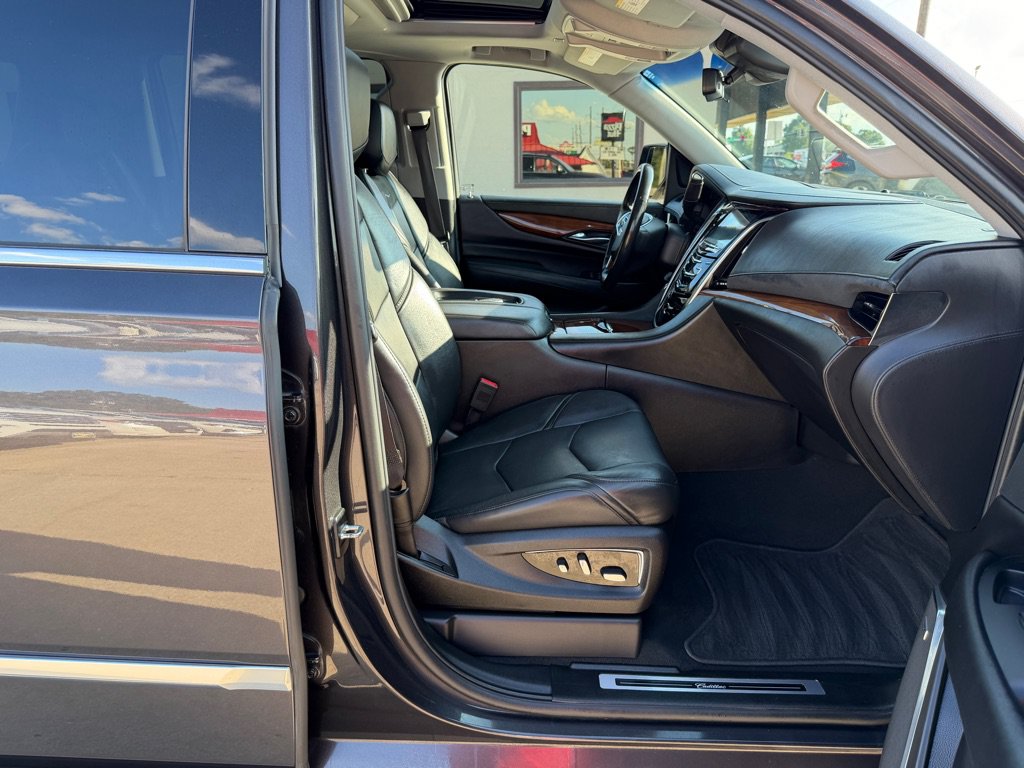 Used 2018 Cadillac Escalade ESV Premium Luxury AWD/4WD image 13