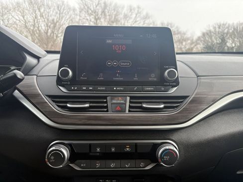 Used 2025 Nissan Altima 2.5 SV image 17