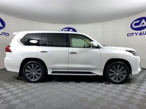 Used 2016 Lexus LX 570 4WD w/ Luxury Package image 2