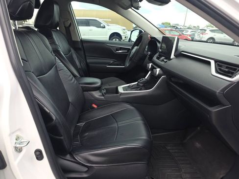 Used 2023 Toyota RAV4 XLE w/ Convenience Package image 11