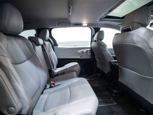 Certified 2025 Toyota Sienna XLE FWD image 35