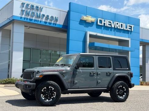 Used 2025 Jeep Wrangler Unlimited Rubicon AWD/4WD image 1