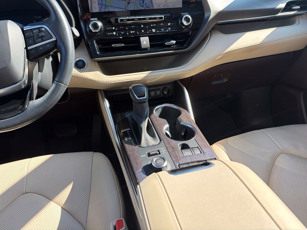 Used 2021 Toyota Highlander Limited AWD/4WD image 16