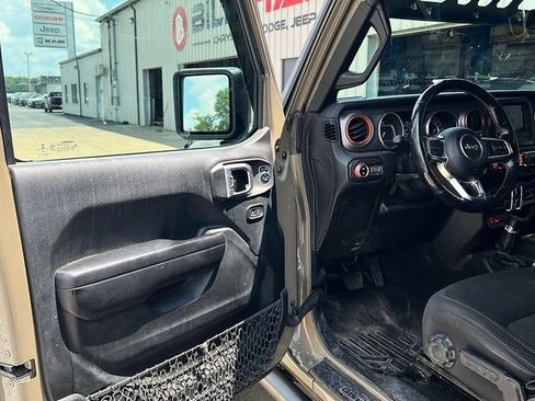 Used 2020 Jeep Gladiator Mojave w/ Cold Weather Group AWD/4WD image 9