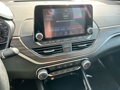 Used 2024 Nissan Altima 2.5 SV image 16