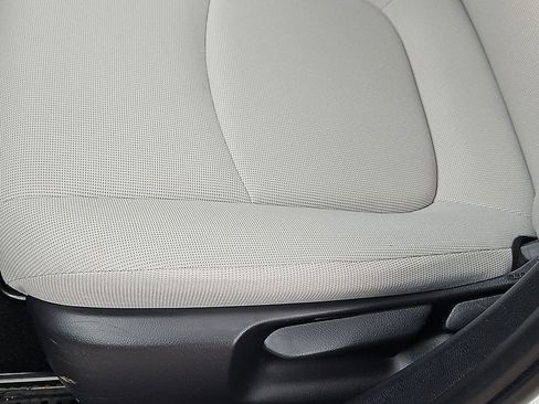 Used 2021 Toyota Corolla LE FWD image 21