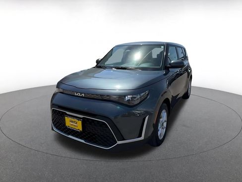Used 2025 Kia Soul LX w/ LX Technology Package FWD image 5