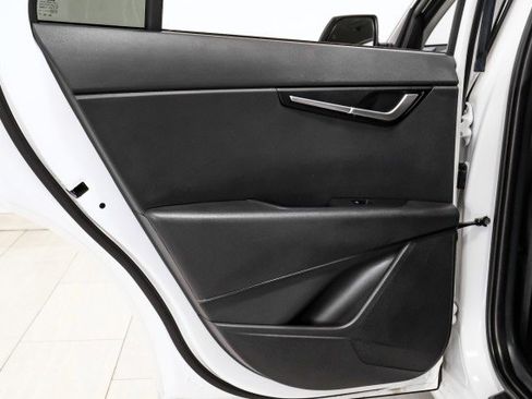 Used 2024 Kia Niro LX image 38