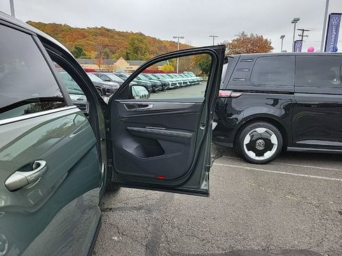 New 2026 Volkswagen Atlas Cross Sport SE image 39