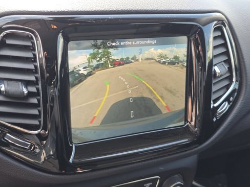 Used 2020 Jeep Compass Limited w/ Safety & Security Group AWD/4WD image 4