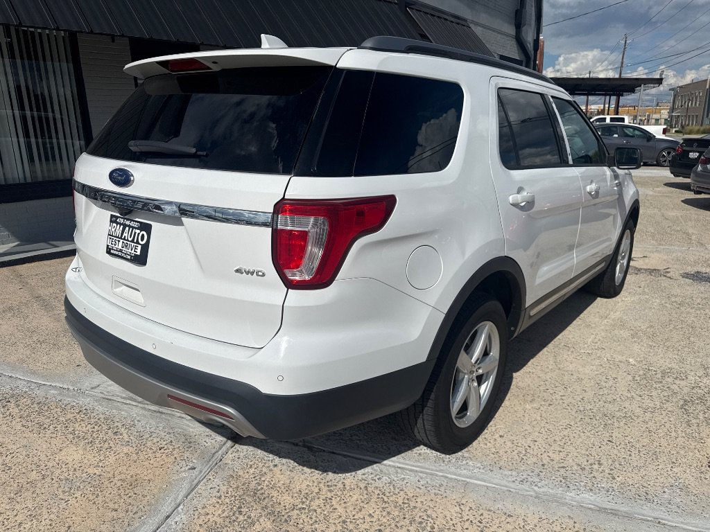 Used 2017 Ford Explorer XLT AWD/4WD image 4