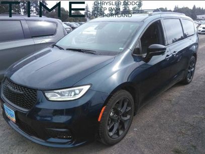 Used 2025 Chrysler Pacifica Limited