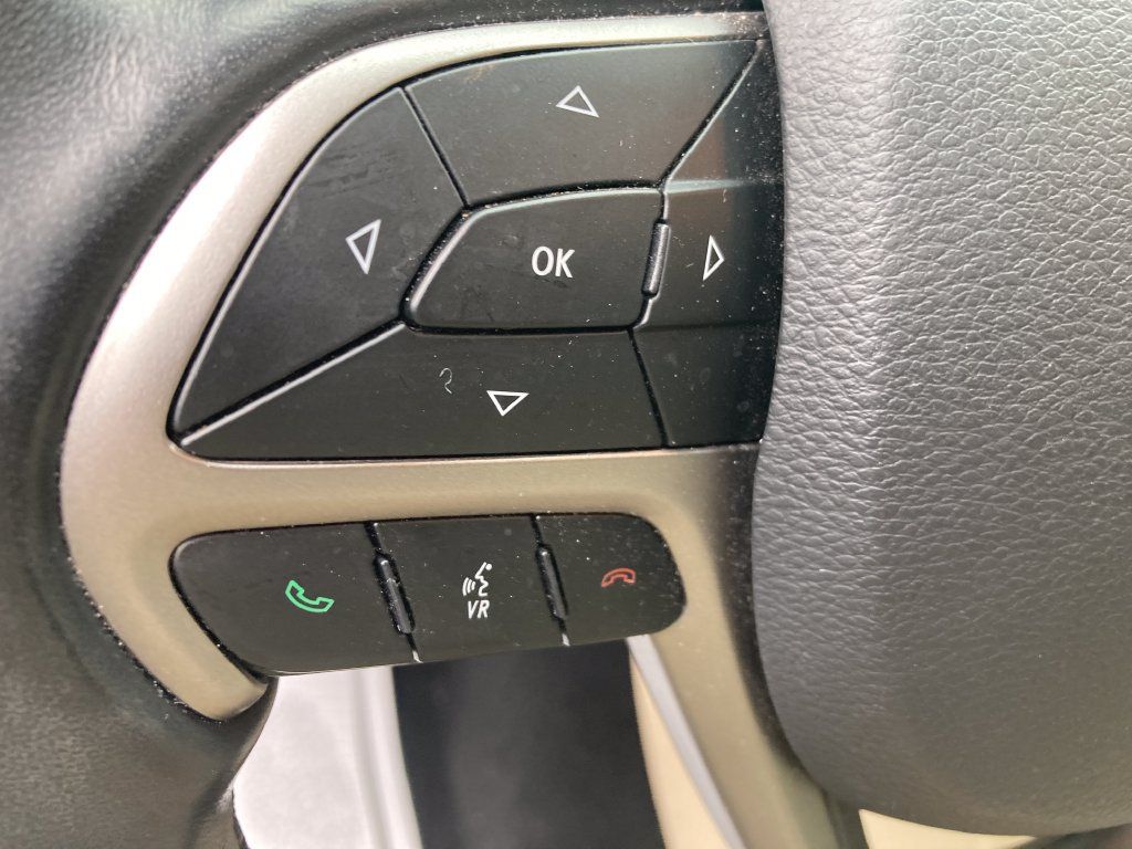 Used 2020 Jeep Grand Cherokee Limited AWD/4WD image 39