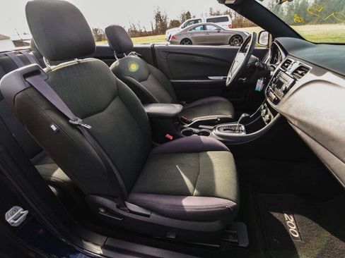 Used 2012 Chrysler 200 Touring FWD image 11