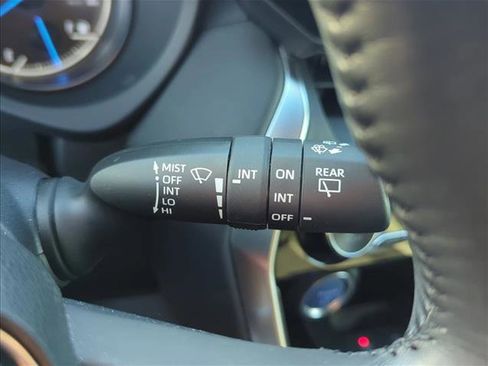 Used 2021 Toyota Venza XLE image 17