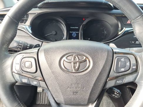 Used 2014 Toyota Avalon Limited w/ Technology Package FWD image 10
