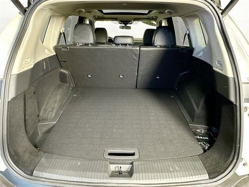 Used 2023 Nissan Rogue SV w/ SV Premium B Package image 32