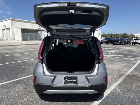 Used 2025 Kia Soul LX w/ LX Technology Package FWD image 20