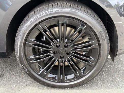 New 2026 Land Rover Range Rover Long Wheelbase SE AWD/4WD image 9