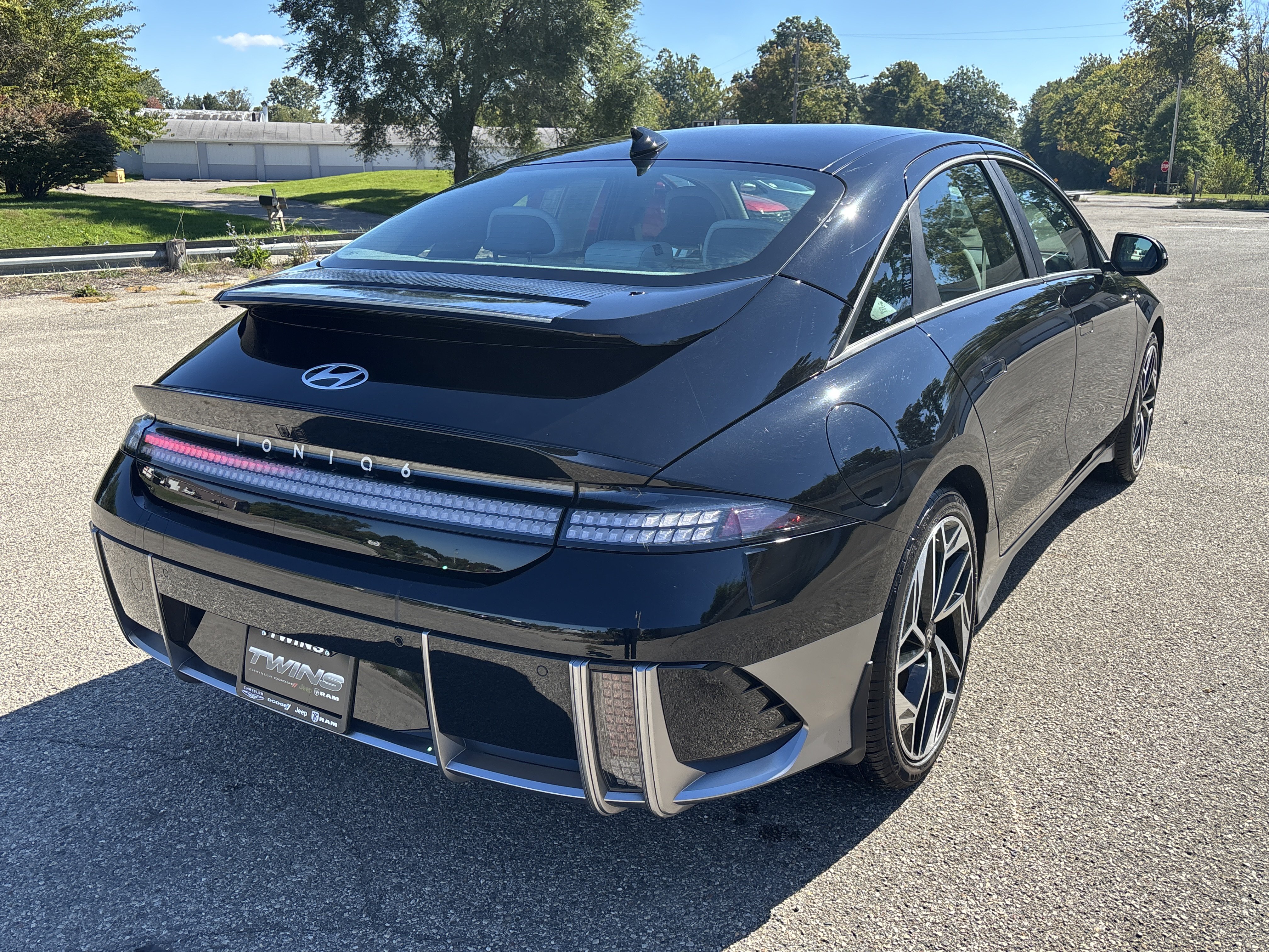 Used 2023 Hyundai Ioniq 6 SEL AWD/4WD image 3