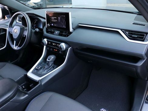 Used 2024 Toyota RAV4 SE image 34