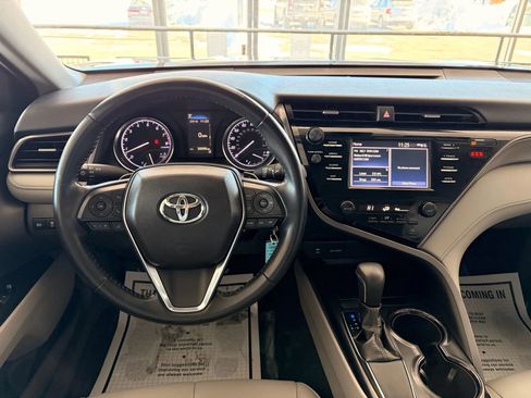 Used 2019 Toyota Camry SE image 25