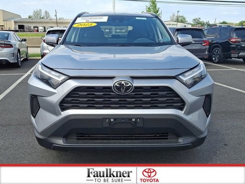 Used 2025 Toyota RAV4 XLE AWD/4WD image 2