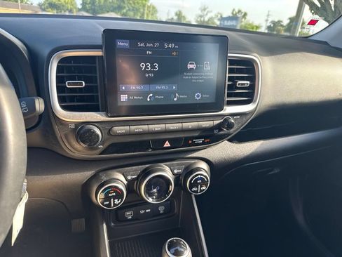 Used 2023 Hyundai Venue SEL FWD image 19