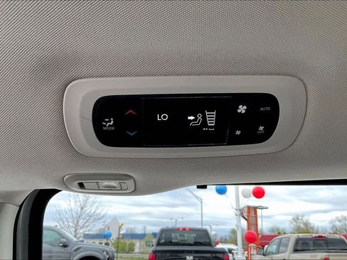 Used 2023 Chrysler Pacifica Touring-L FWD image 35