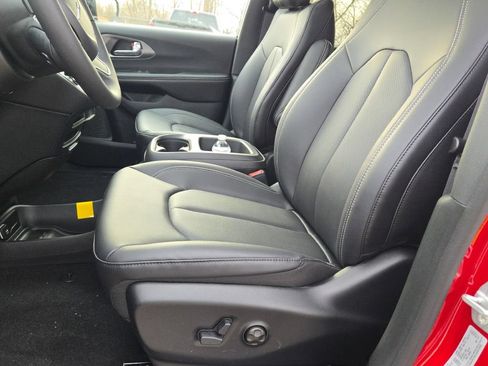 New 2026 Chrysler Pacifica Select AWD/4WD image 24
