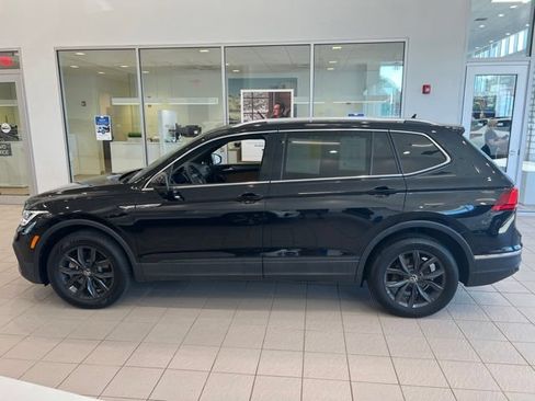 Used 2024 Volkswagen Tiguan SE AWD/4WD image 4