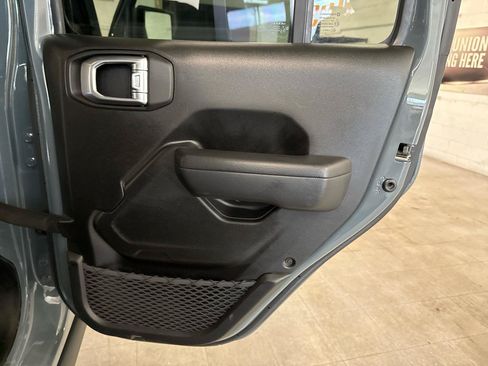 Used 2024 Jeep Wrangler Unlimited AWD/4WD image 51