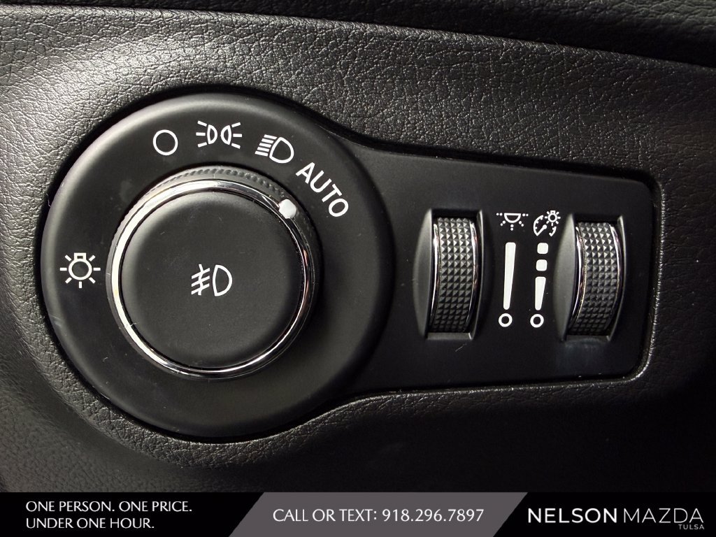 Used 2020 Jeep Compass Trailhawk AWD/4WD image 25