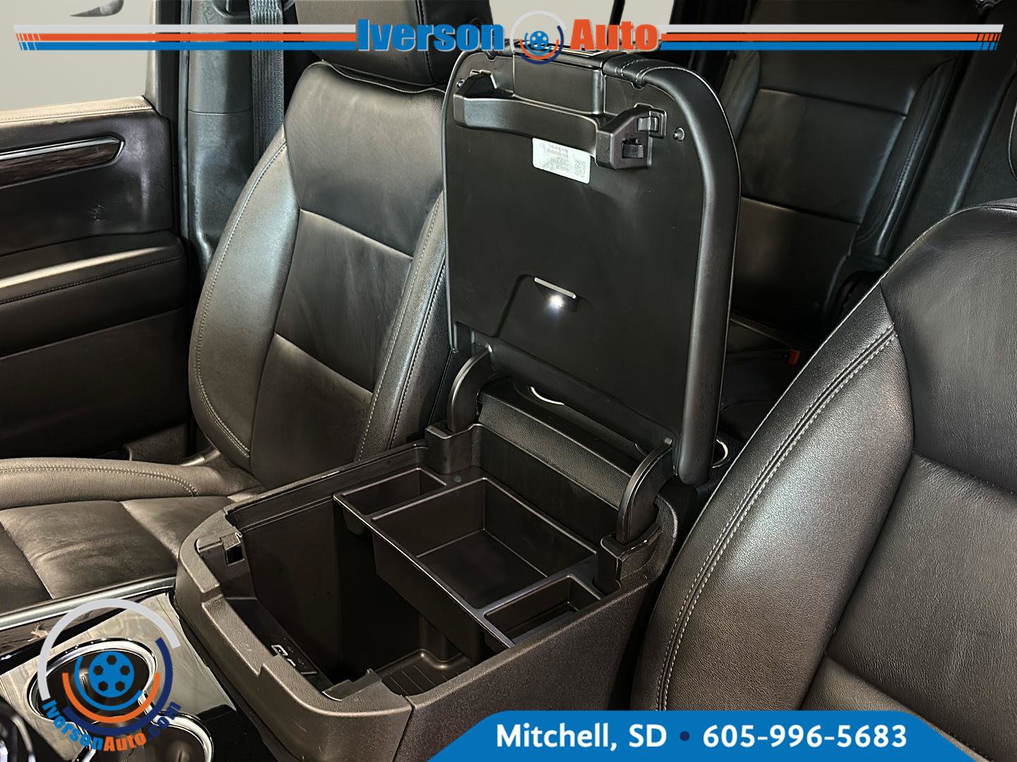 Used 2025 Chevrolet Suburban LT AWD/4WD image 23