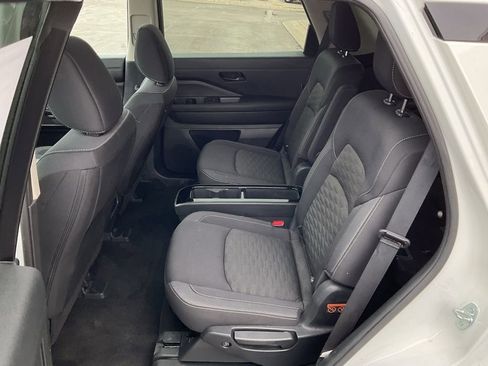 Used 2024 Nissan Pathfinder SV w/ SV Premium Package image 21