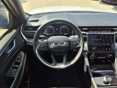 Used 2024 Jeep Grand Cherokee Laredo X w/ Luxury Tech Group I RWD image 17