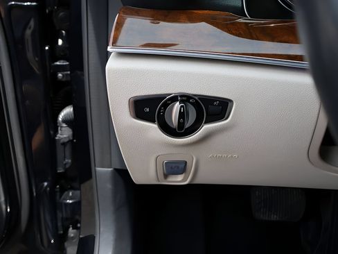 Used 2019 Mercedes-Benz E 300 4MATIC image 37