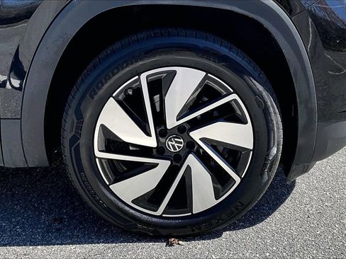 Used 2025 Volkswagen Atlas SE image 33