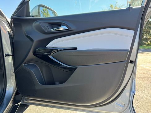 New 2025 Chevrolet Trax LT w/ LT Convenience Package image 9