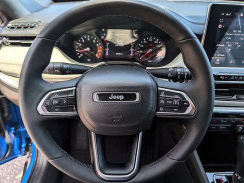 Used 2025 Jeep Compass Limited image 18